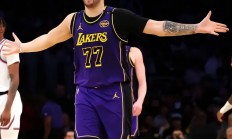 B体育体育链接-关于湖人队员轮番上阵，实现胜利的信息