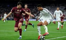 巴塞罗那逆转获胜，晋级欧冠十六强