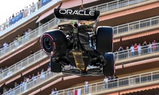 B体育体育活动-包含摩纳哥赛车手突然改行成为职业足球运动员，挑战未知领域的词条