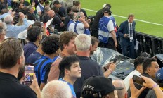 B体育体育投注-柏林联合队传奇球员现身球场，球队士气大振的简单介绍