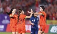 B体育体育网站-女足比赛中球员协作默契，获得胜利