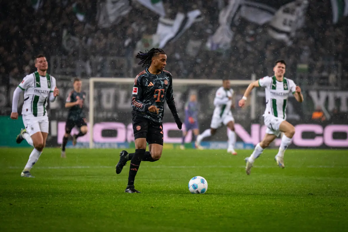 门兴格拉德巴赫队球员全力以赴备战下一场比赛的简单介绍