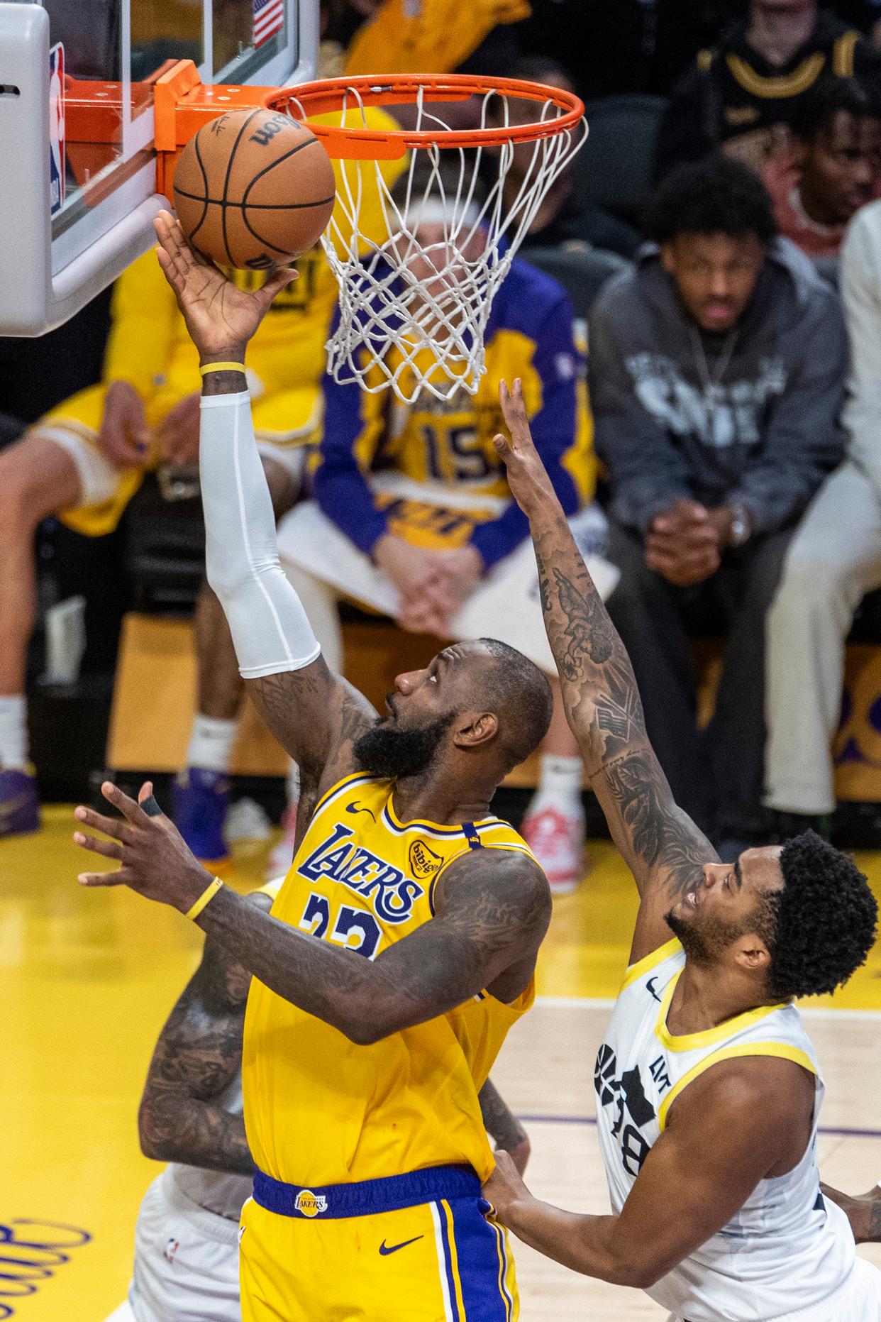 一场引人入胜的篮球比赛即将打响 一场引人入胜的篮球比赛即将打响