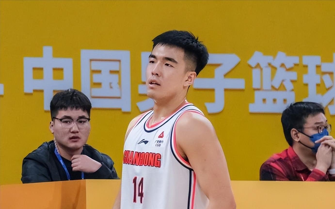 广东男篮在比赛场上表现出色，获得一连胜的简单介绍