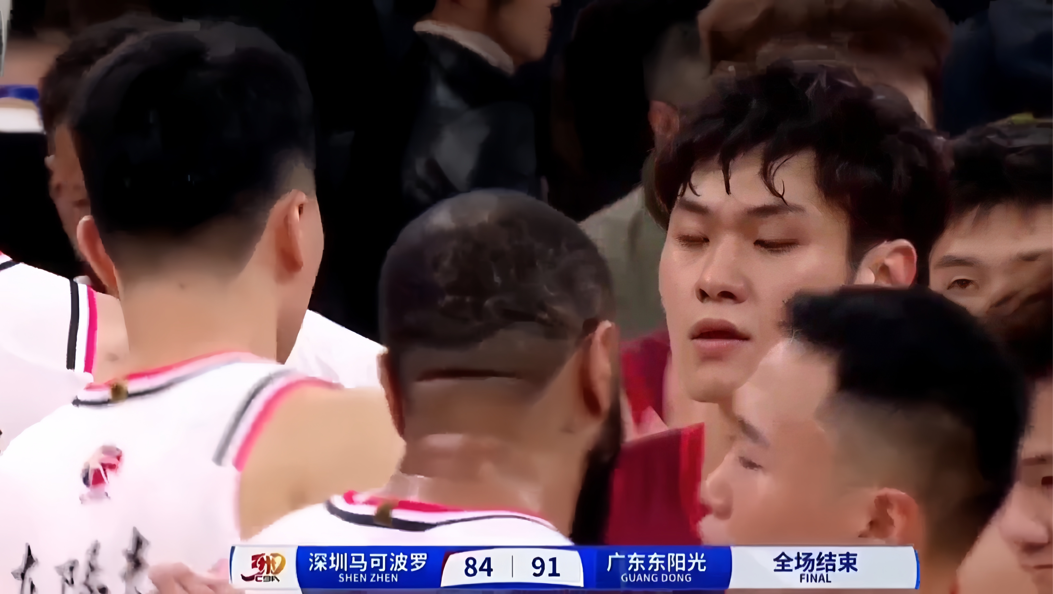 广东男篮在比赛场上表现出色，获得一连胜的简单介绍