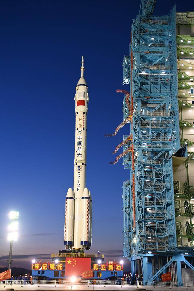 火箭队先行发力,态势蓄势待发 火箭队先行发力,态势蓄势待发