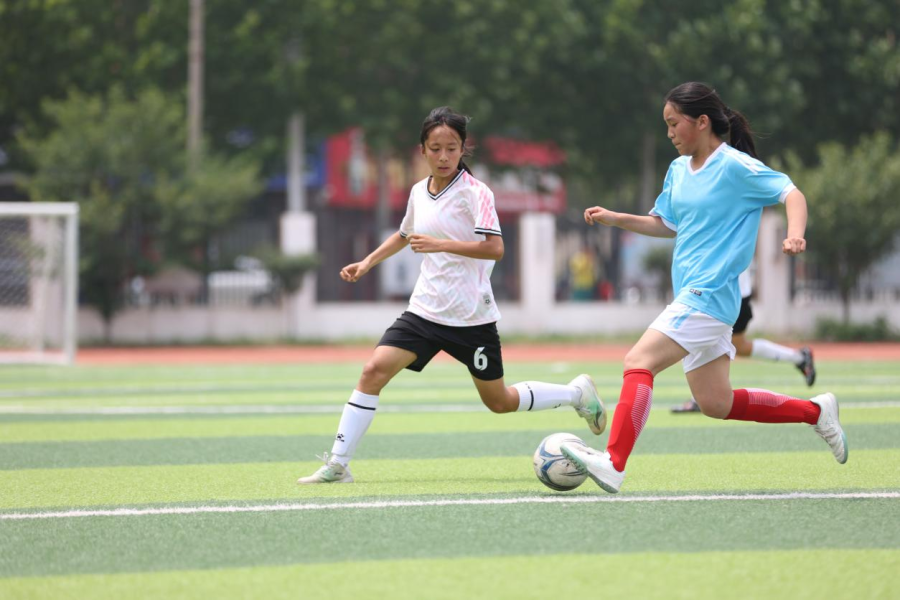 女子足球赛中，中国队斩获胜利进入下一轮的简单介绍