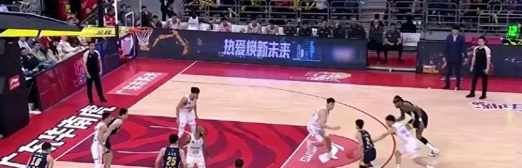 连续精彩战况，赛场热闹非凡！的简单介绍