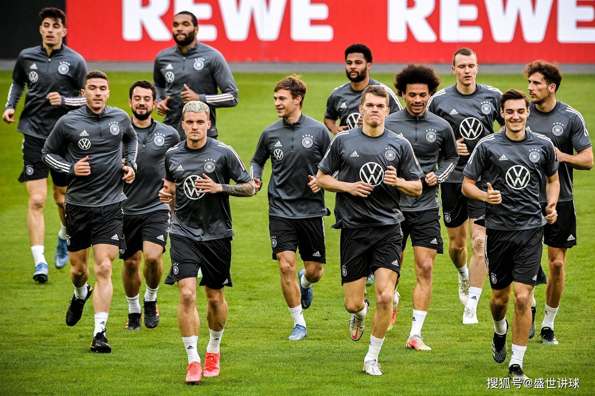 关于丹麦队战绩不俗，雄心勃勃追赶领先者的信息