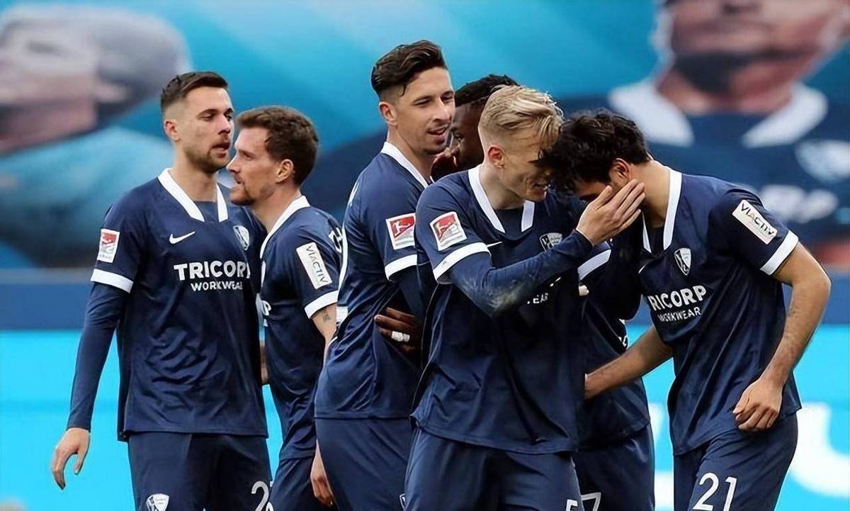 柏林联队员集体亮相,备战下轮比赛 柏林联队员集体亮相,备战下轮比赛