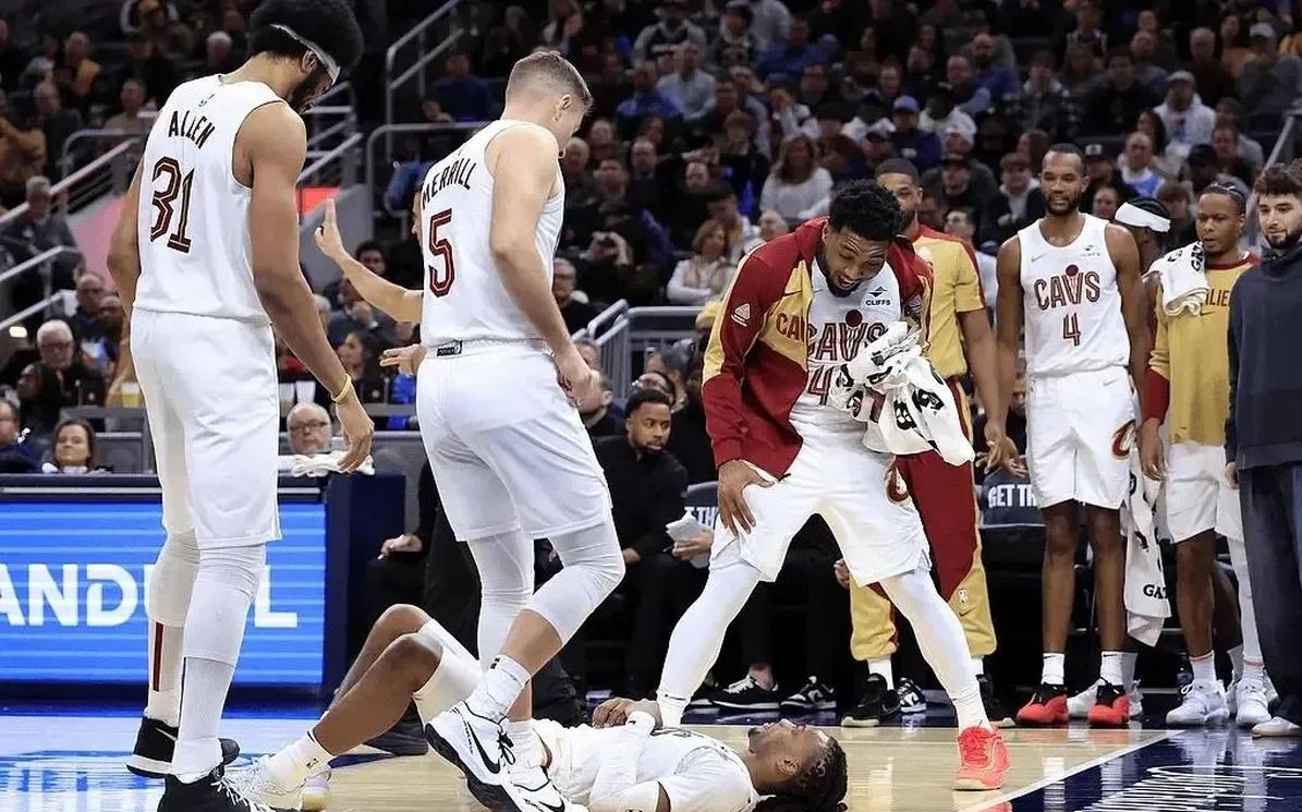 骑士队大将受伤仍坚守战线，力挽狂澜带领球队逆转胜利的简单介绍