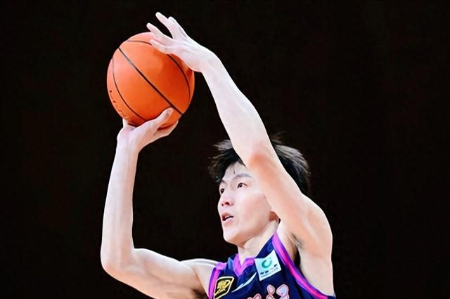 球队核心球员在比赛中受伤，未来前景蒙上一层阴影的简单介绍