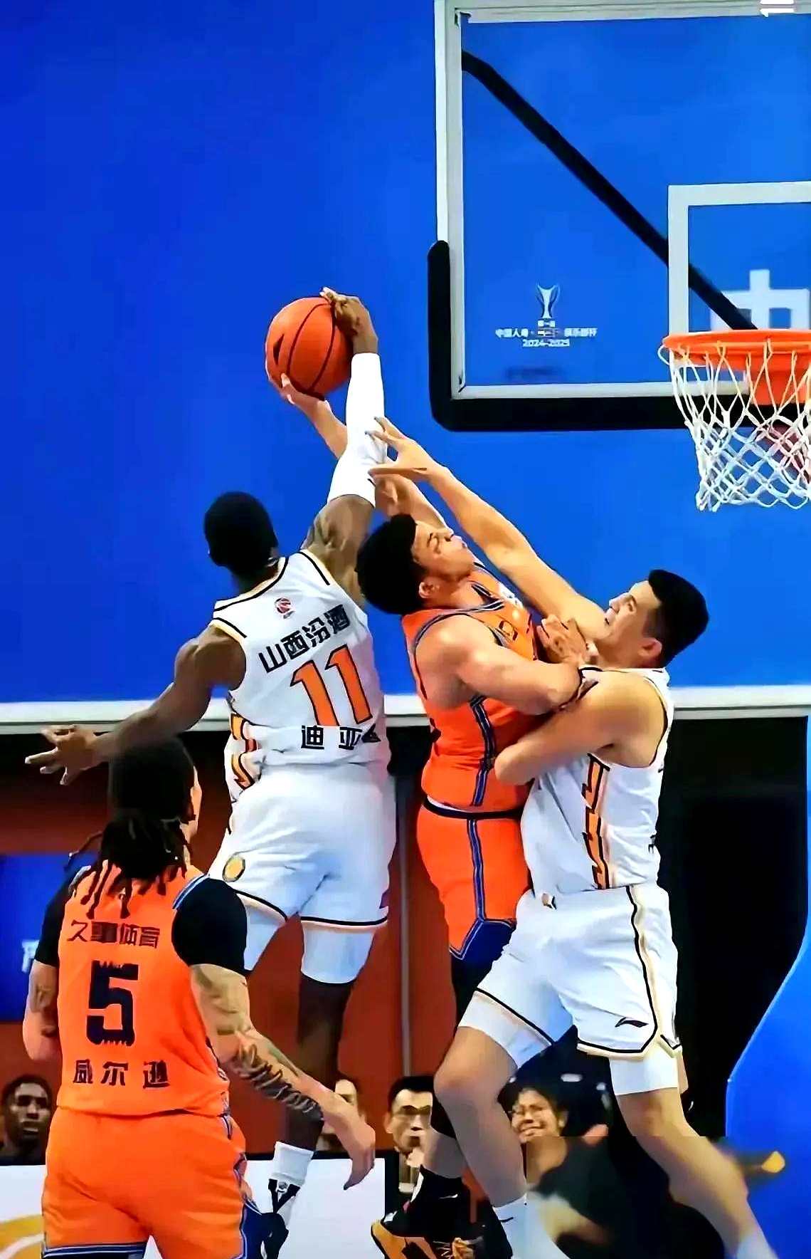 关于山西队主场拼搏,全队全力以赴追赶对手的信息 关于山西队主场拼搏,全队全力以赴追赶对手的信息