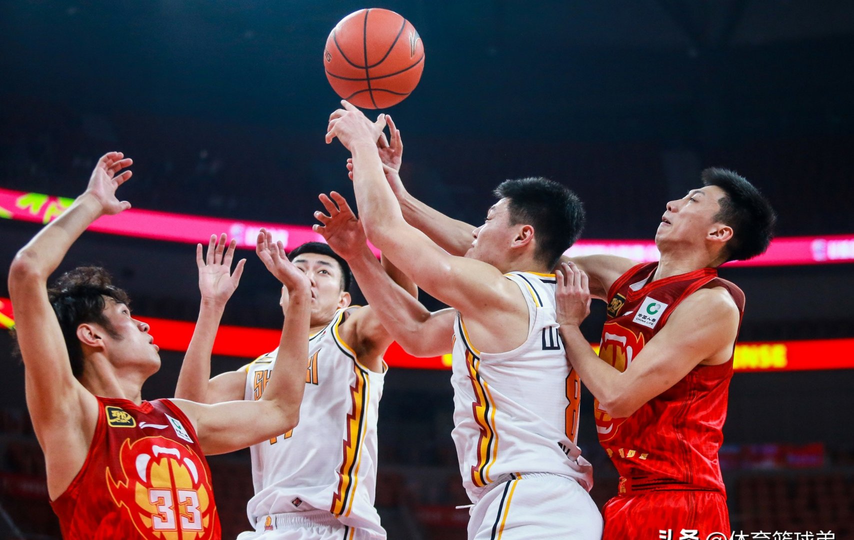 关于山西队主场拼搏,全队全力以赴追赶对手的信息 关于山西队主场拼搏,全队全力以赴追赶对手的信息