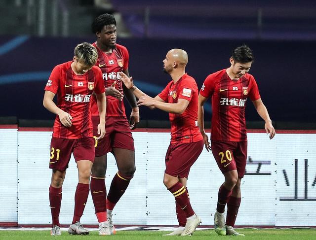 河北华夏幸福门将扑救精彩,助球队获胜 河北华夏幸福门将扑救精彩,助球队获胜