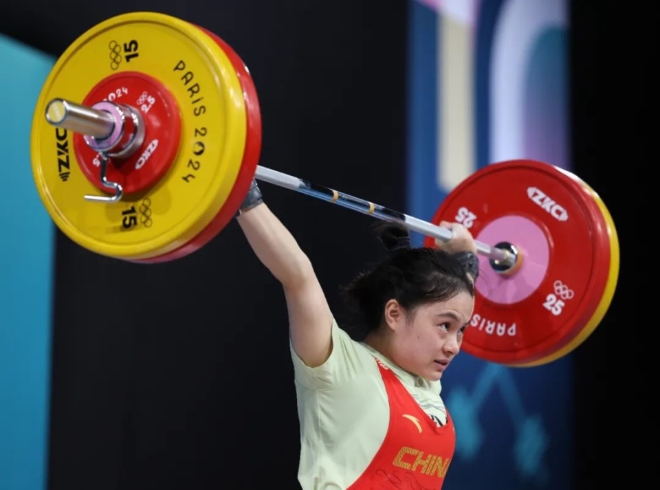 包含英国举重选手发挥出色，获得铜牌的词条