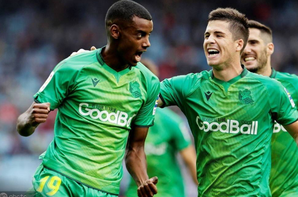 关于狼队后防稳固,迫使对手难以破门得分的信息 关于狼队后防稳固,迫使对手难以破门得分的信息