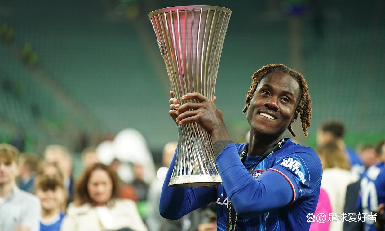 比赛中令人惊叹的表现，球员荣耀登场