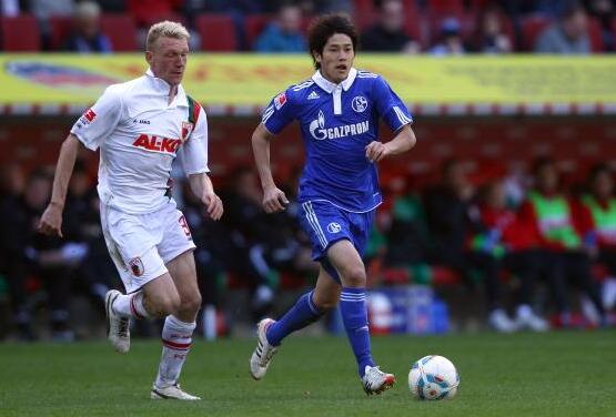 沙尔克击败奥格斯堡，前进积分榜前列的简单介绍