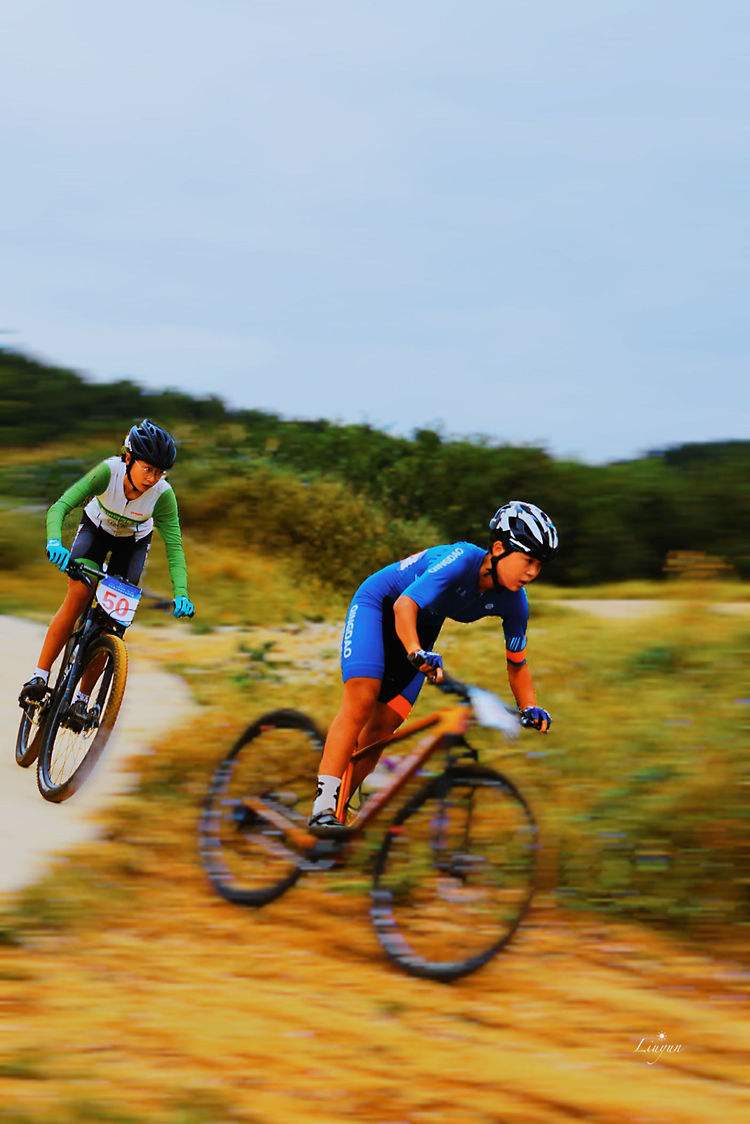 意大利选手在自行车比赛中赢得冠军